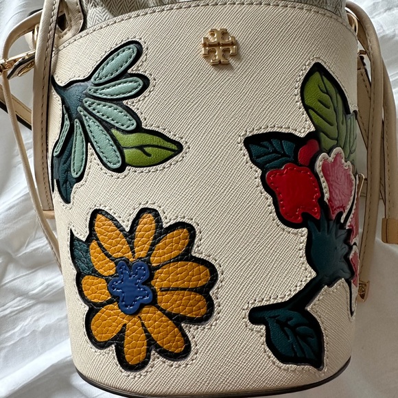 Tory Burch Emerson Appliqué Mini Bucket NWT New Cream Bag - Picture 3 of 6